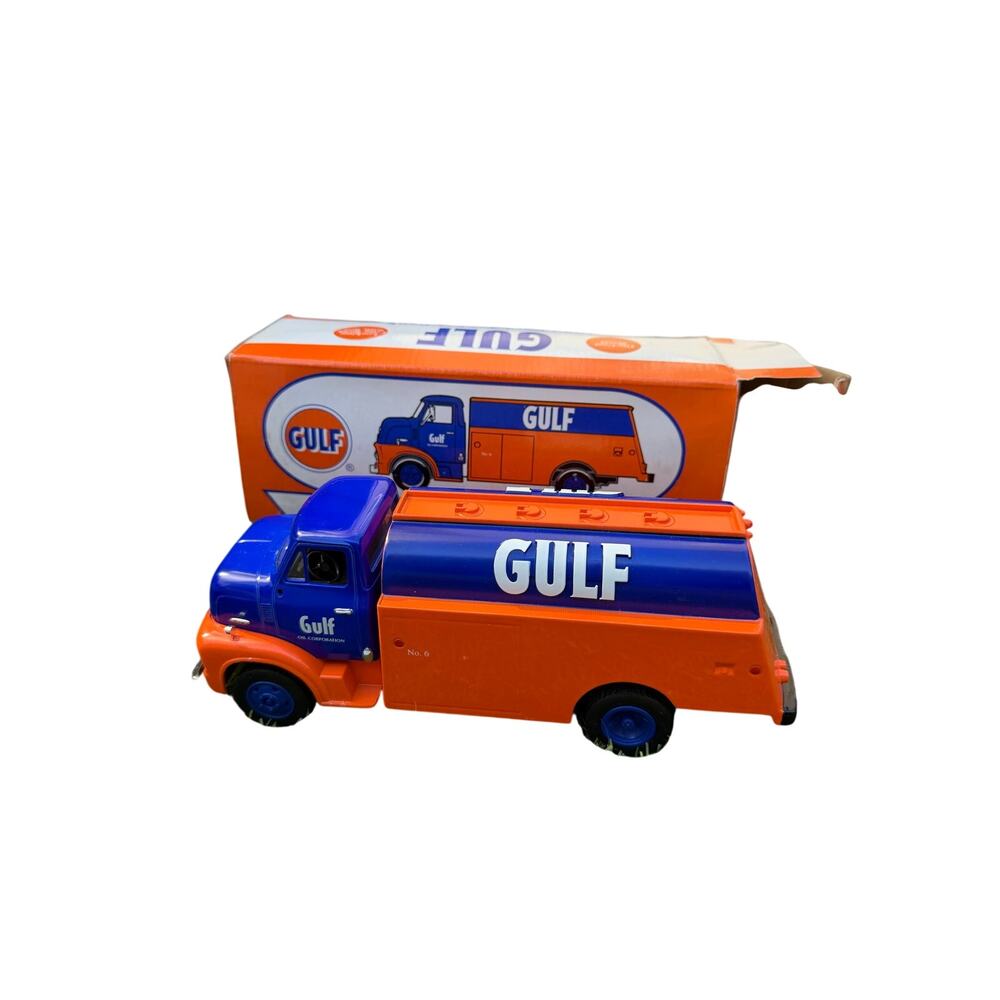 Ertl Collectibles 1953 Ford Tanker Bank Gulf Oil Size 1 to 25 Scale Diecast